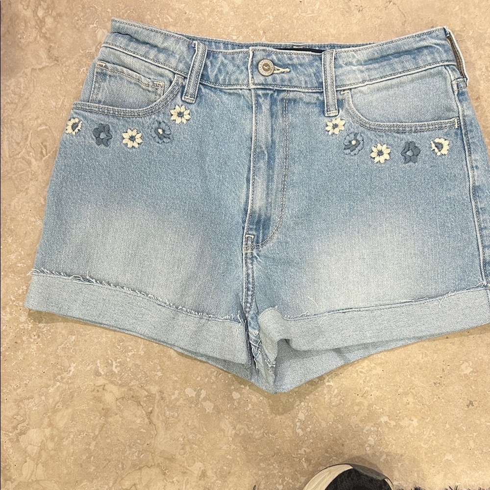 Hollister perfect condition Denim Floral Embroidered Women's Shorts